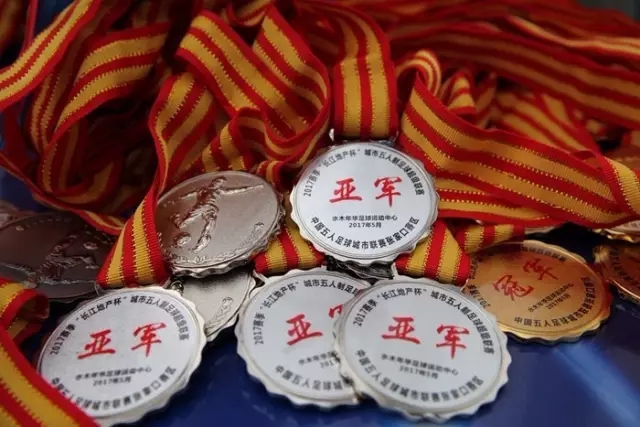 克拉滕伯格：佩德罗肘击动作没击中对手不会染红